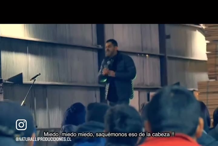 Charla motivacional en planta industrial